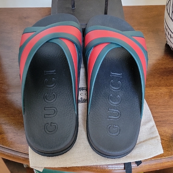 Gucci Women's Black and Red Slide Sandals - Picture 5 of 6